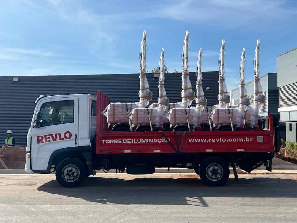Fábrica Revlo - Torres de Iluminação